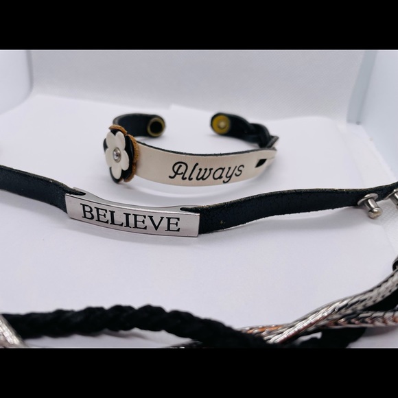 Set of three leather inspirational bracelets - Picture 3 of 3